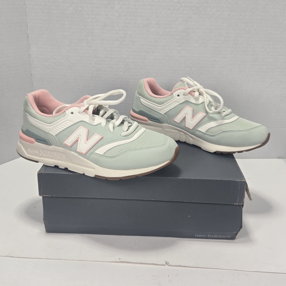 New Balance 997H Kid's Mint and Pink Sneakers Size 2 1/2 2.5 Little Kids
